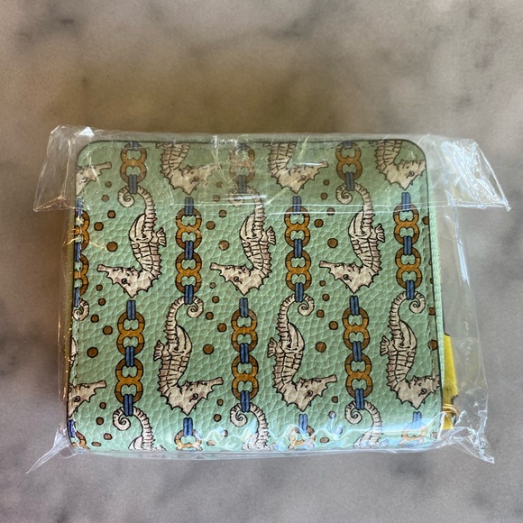 Tory Burch🎉Host Pick🎉 Perry Printed Bi-Fold Wallet - Picture 5 of 5